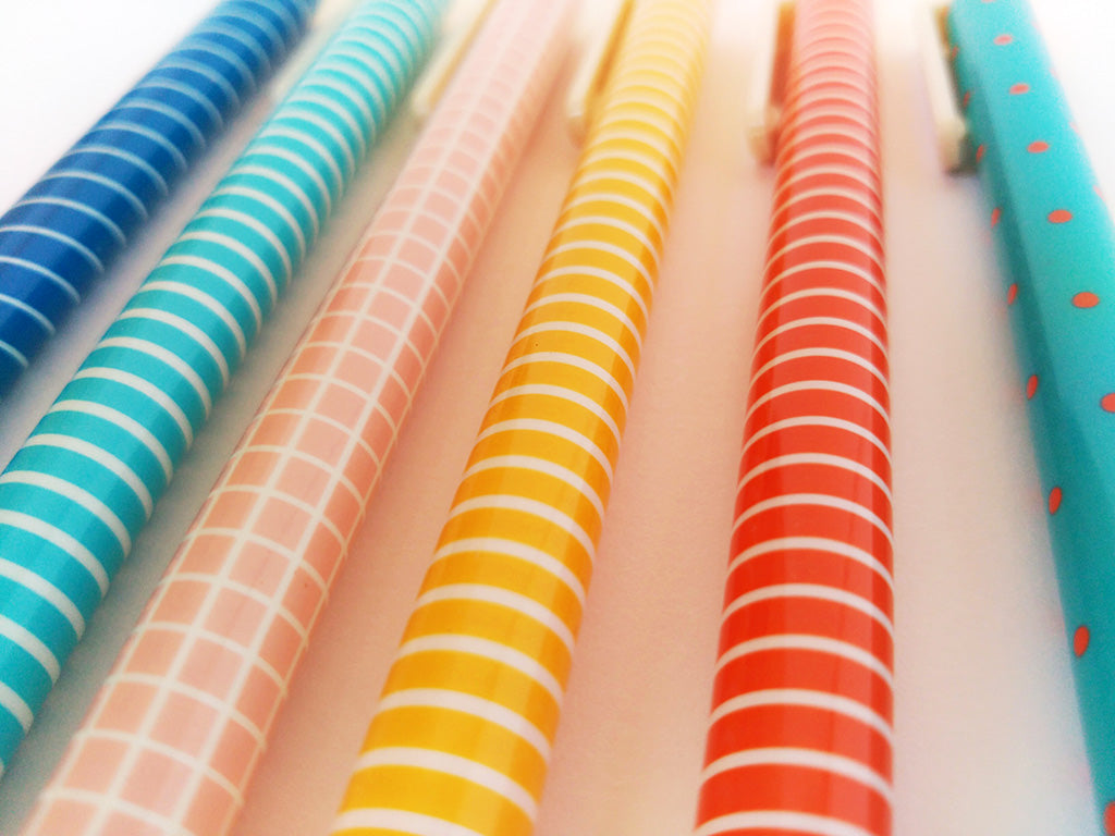 03 Bolígrafo Candy Bar de colores con rayas y lunares